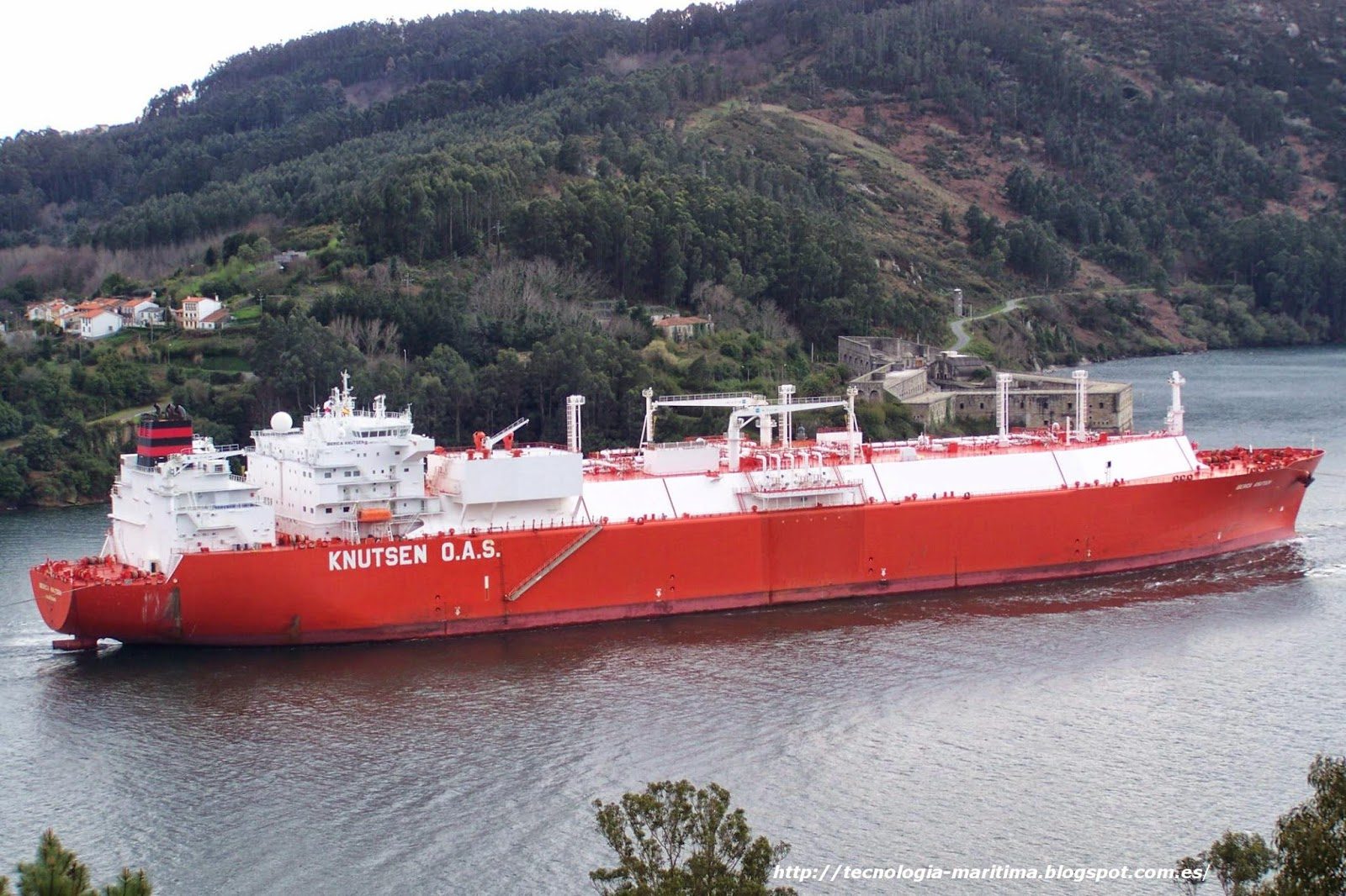 Gasero en la Ría de Ferrol